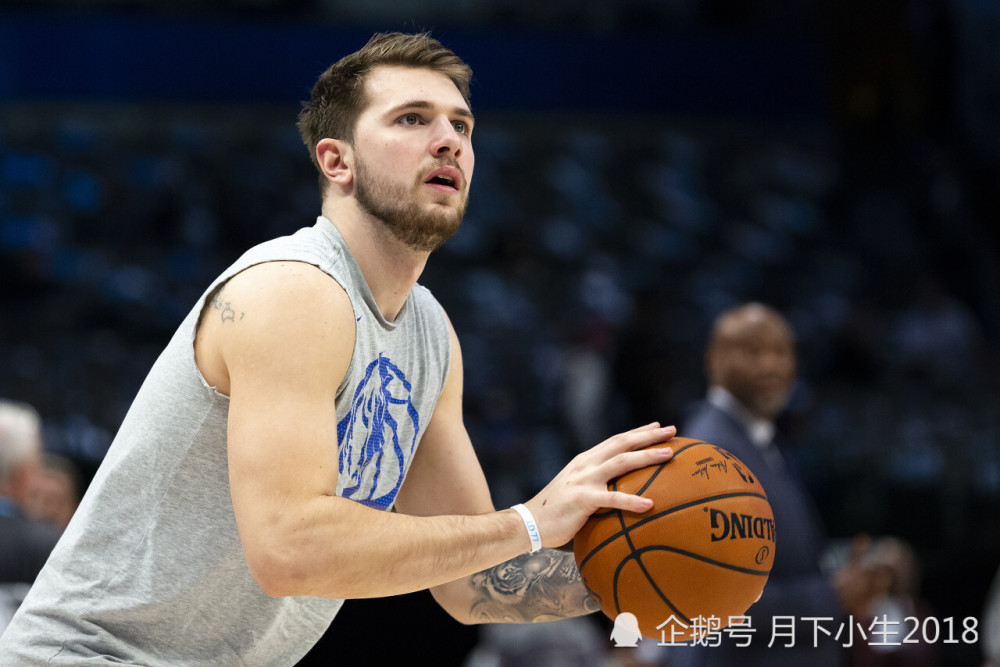 莱万多夫斯基在独行侠比赛中高光表现，关键助攻引发热议！的简单介绍-九游体育平台